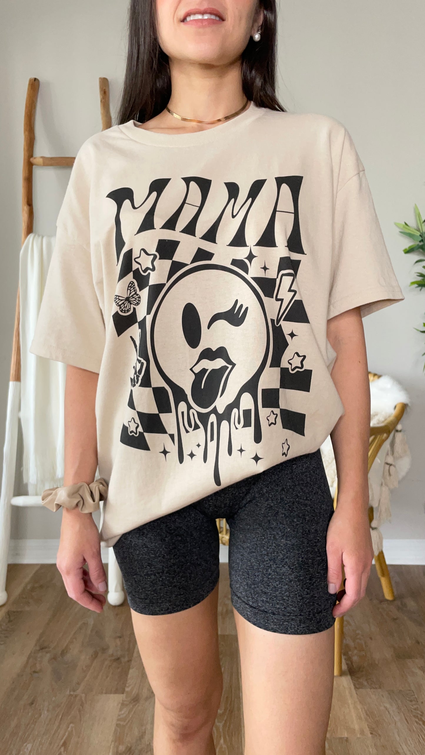 Groovy Retro MAMA (front) - Unisex T-shirt