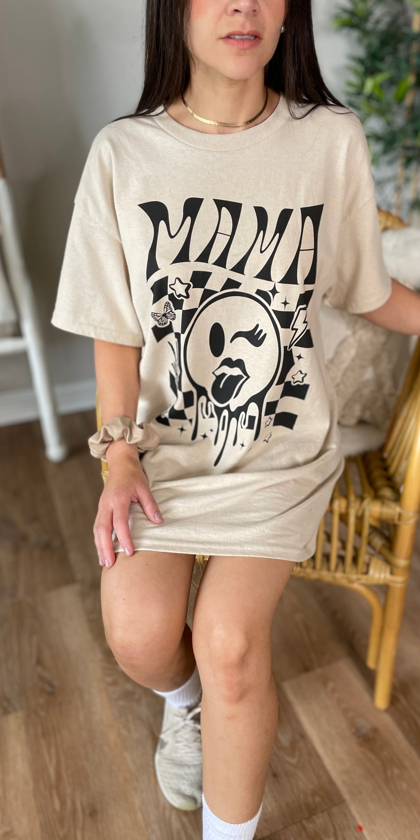 Groovy Retro MAMA (front) - Unisex T-shirt